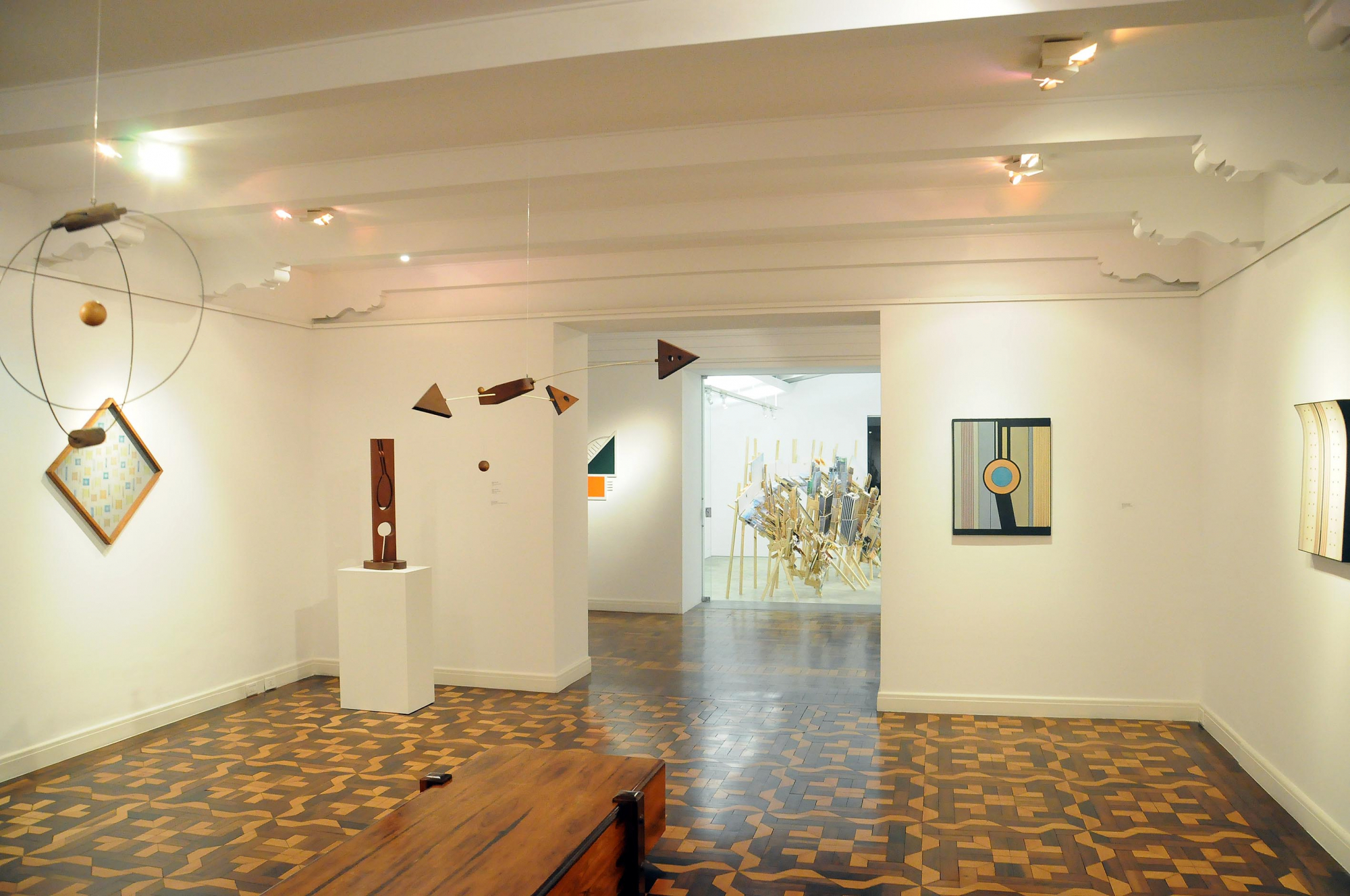 Exposição Carmelo Arden Quin, Simões de Assis, 2014