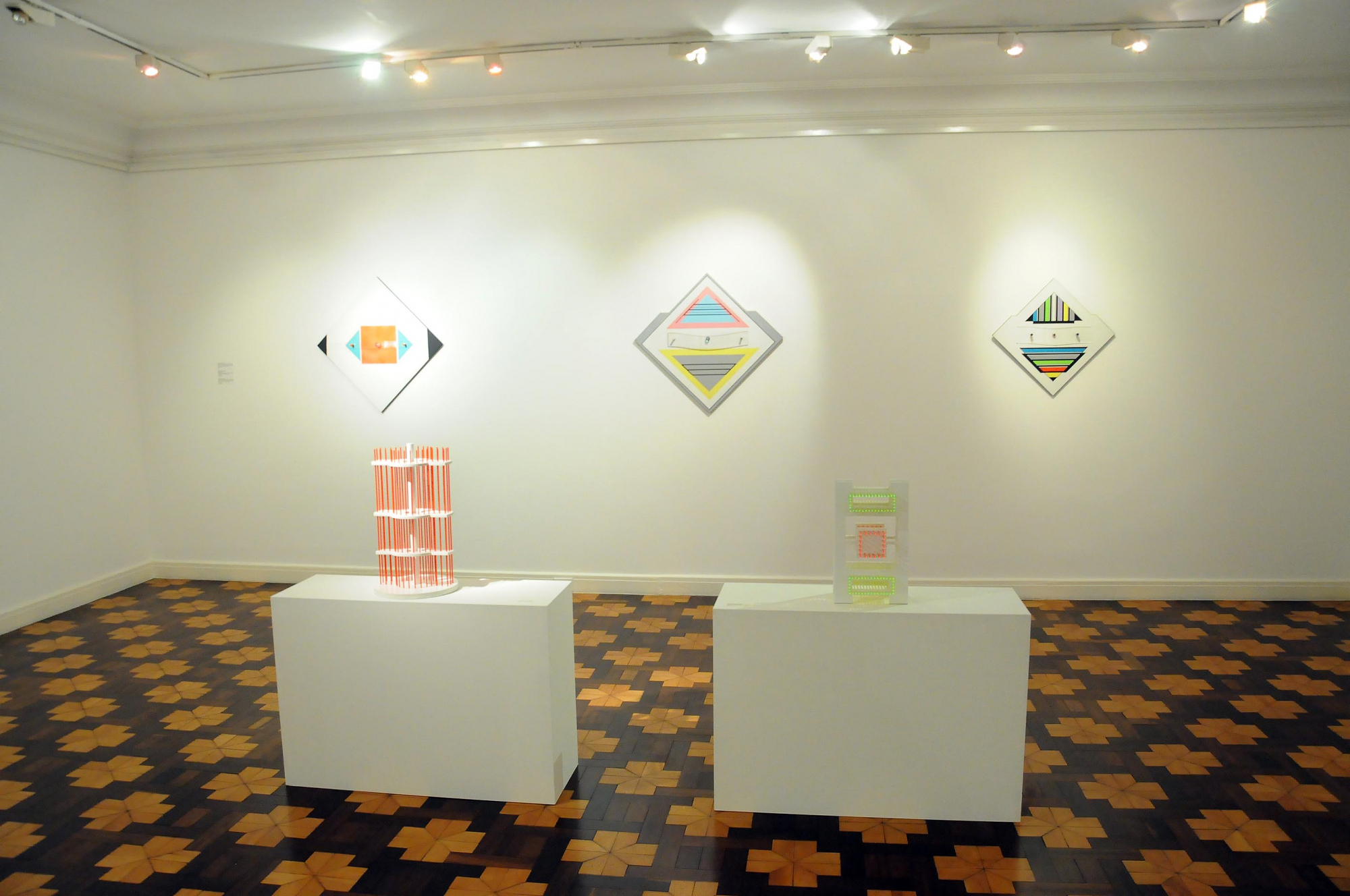 Exposição Carmelo Arden Quin, Simões de Assis, 2014