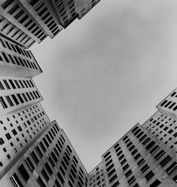 Thomas Farkas |  Fachada interior do Edifício São Borja, Rio de Janeiro, 1945