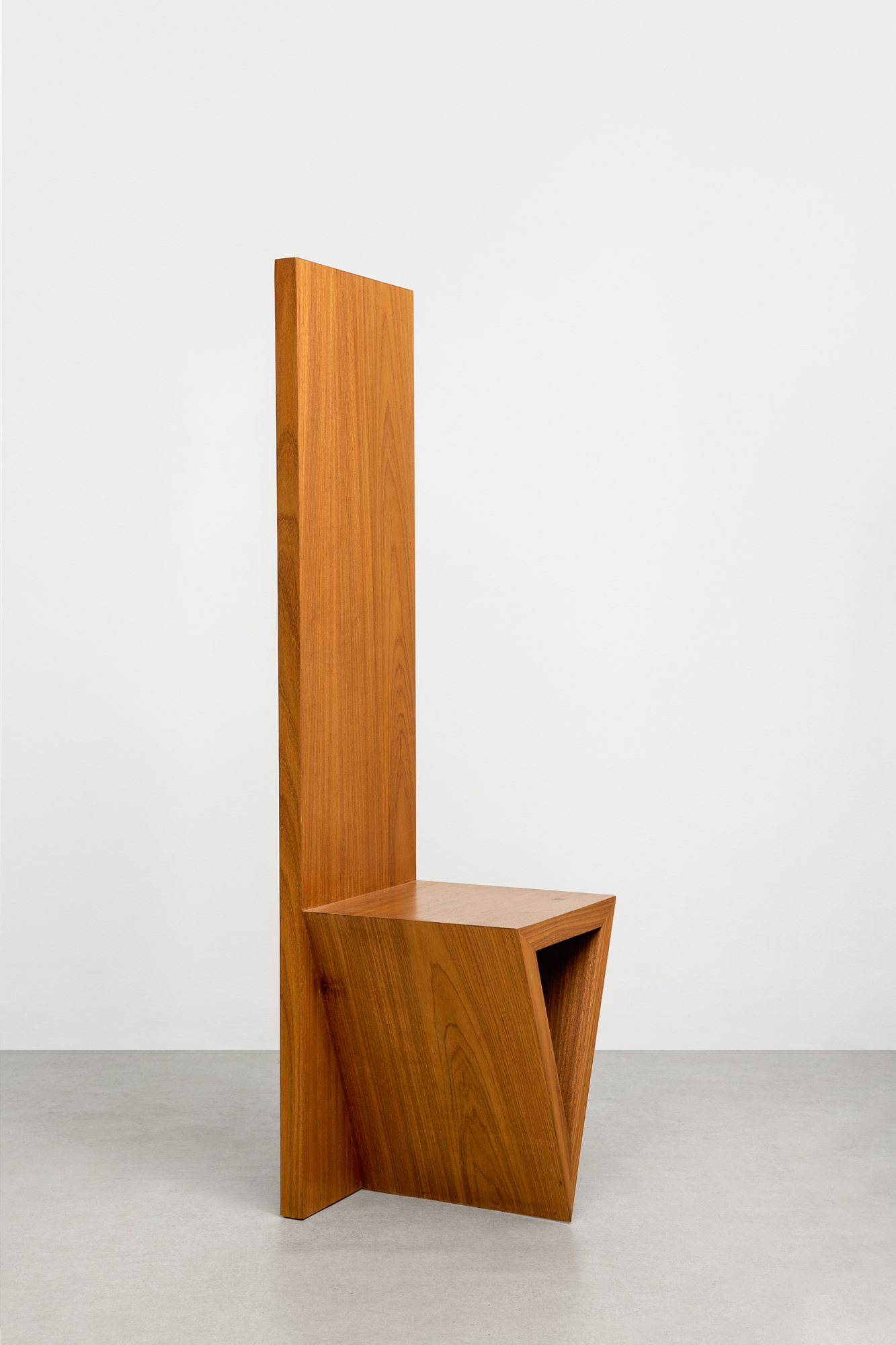 Aurelio Martinez Flores | Cadeira com Base Triangular, 1975