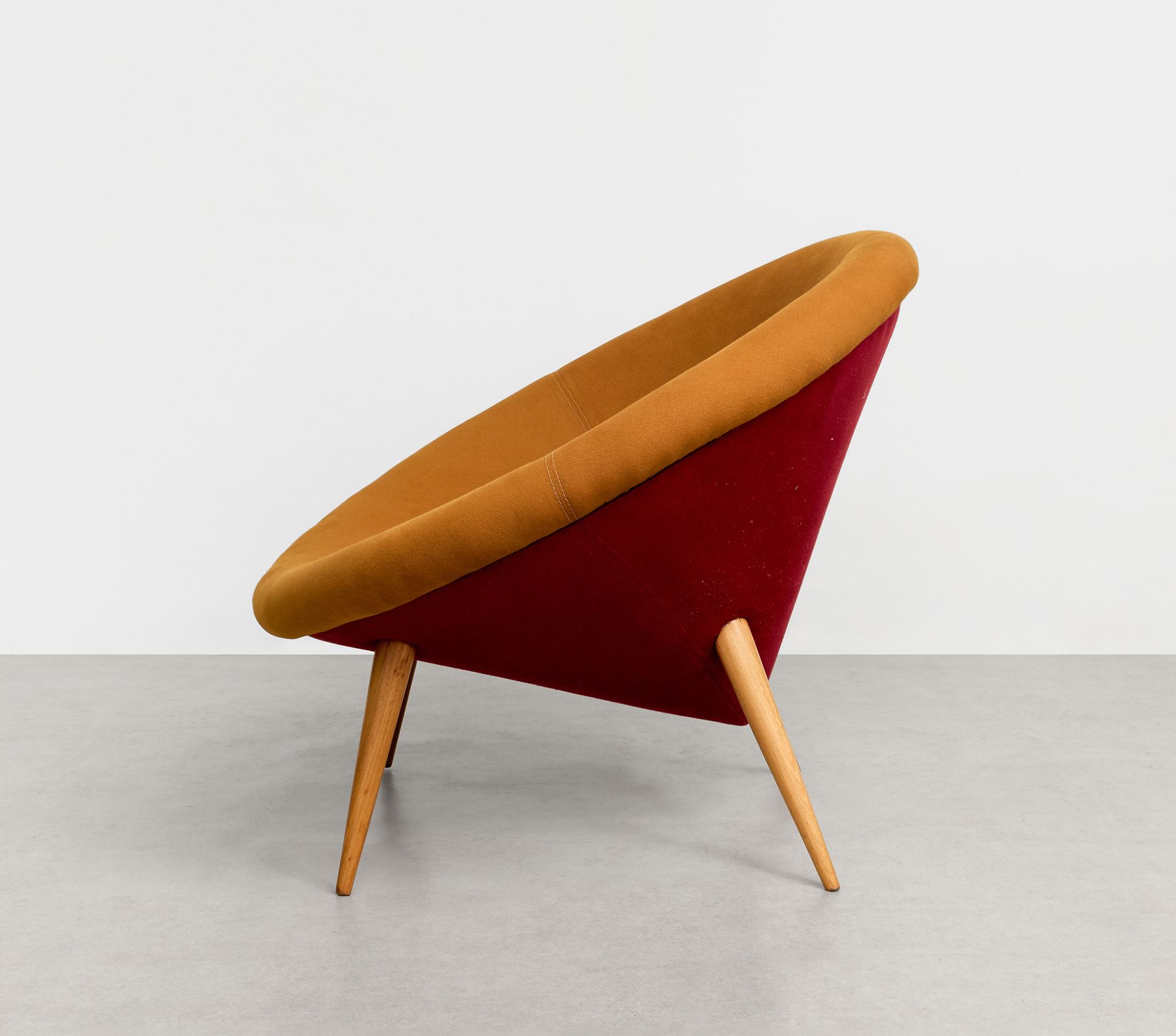 Poltrona Redonda com Pé Palito, ca. 1960